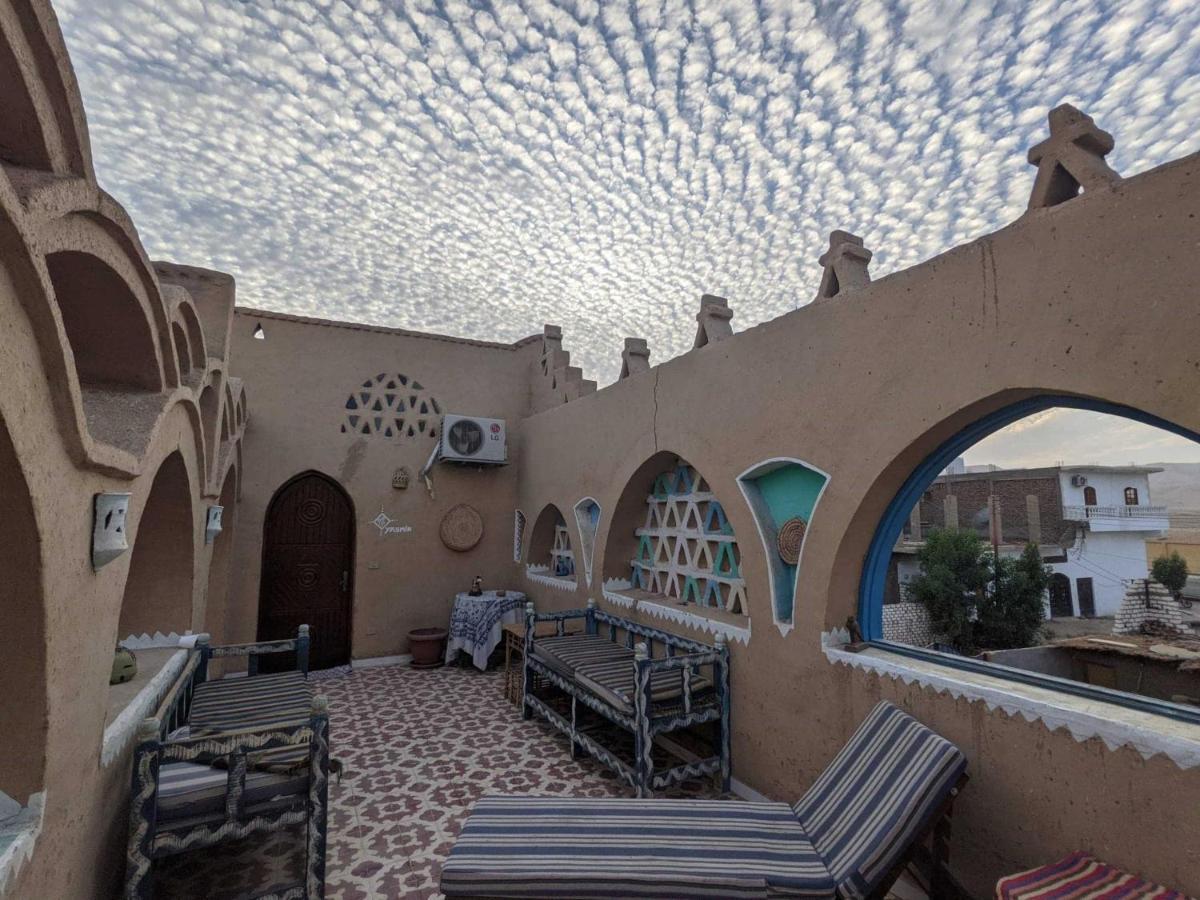 Scorpion House Luxor Hotell Exteriör bild
