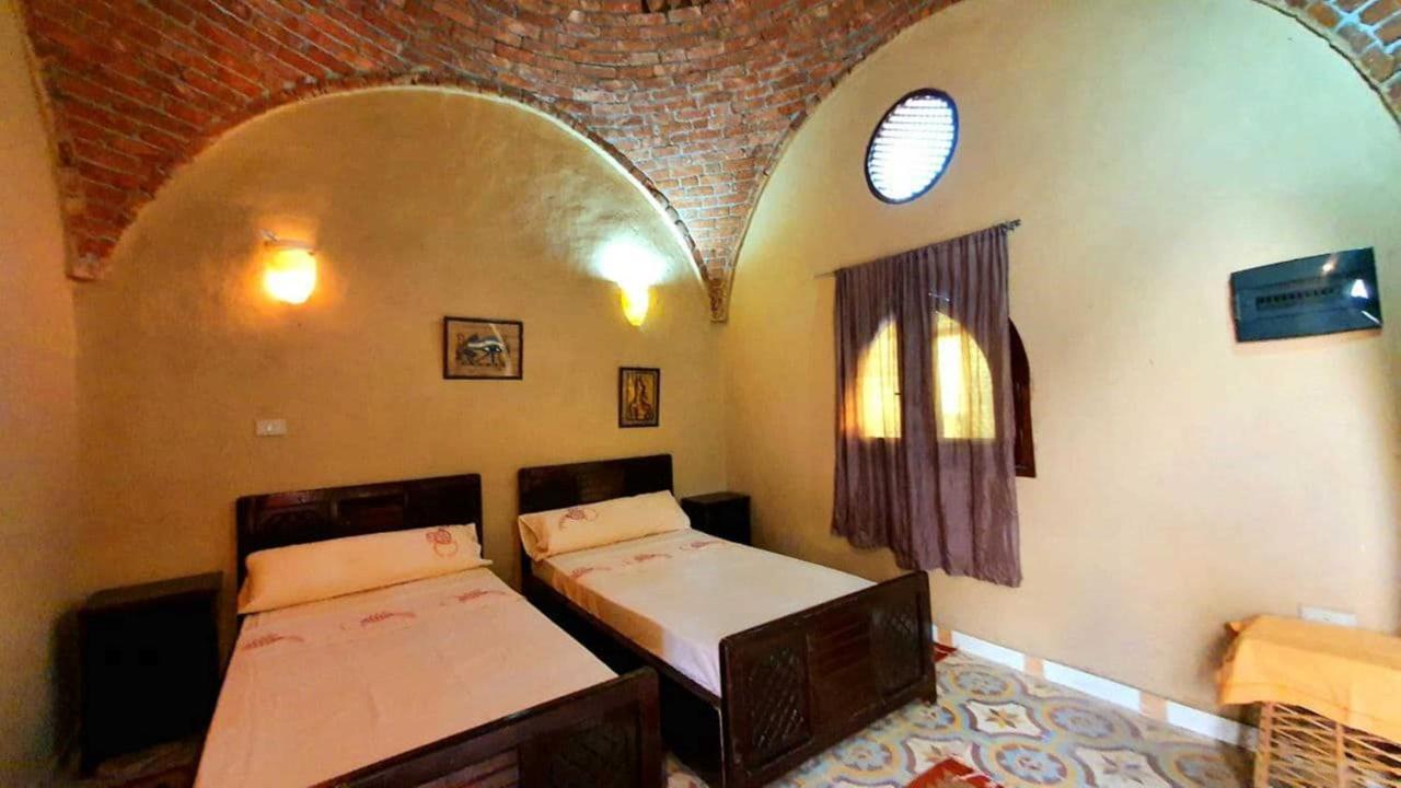 Scorpion House Luxor Hotell Exteriör bild