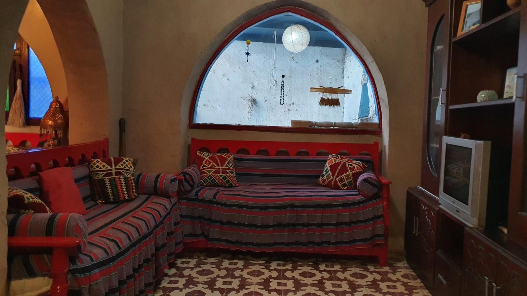 Scorpion House Luxor Hotell Exteriör bild