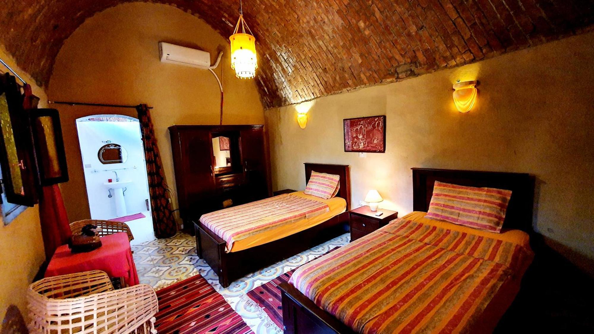 Scorpion House Luxor Hotell Exteriör bild