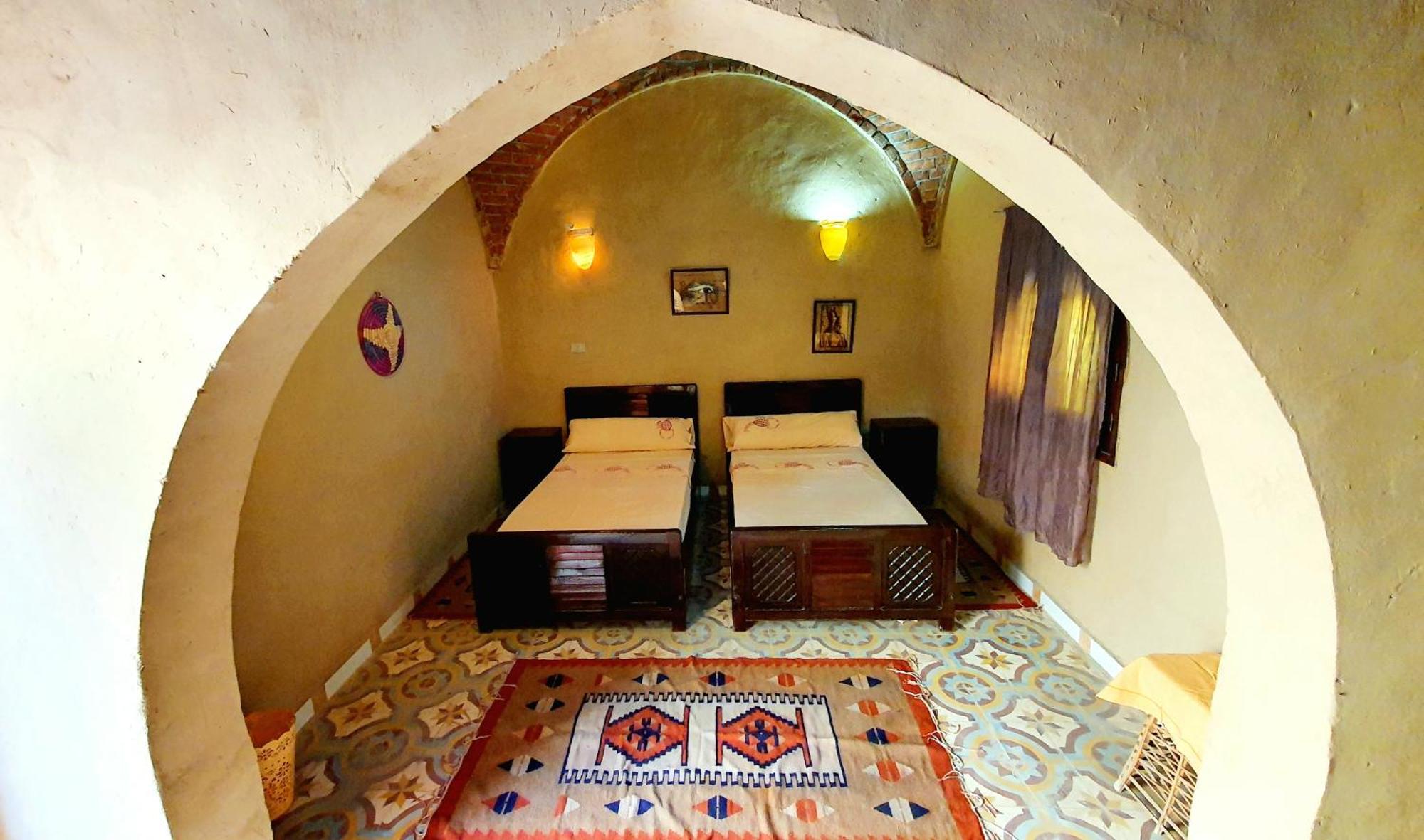 Scorpion House Luxor Hotell Exteriör bild