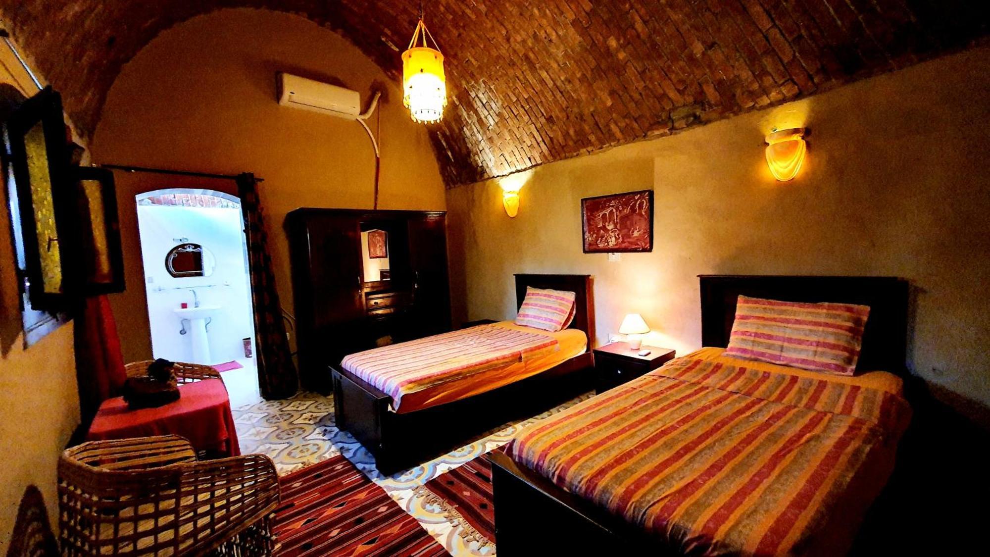 Scorpion House Luxor Hotell Exteriör bild